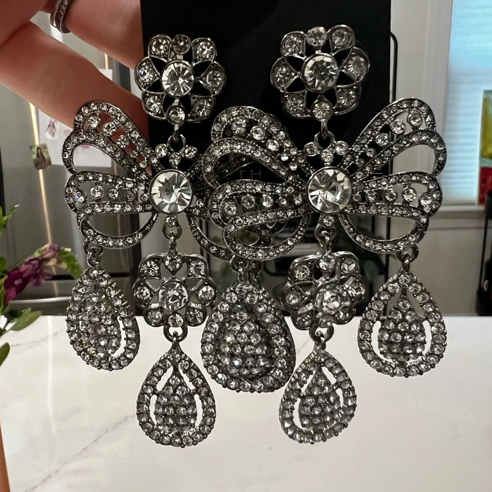 Elegant Silver Crystal Drop Earrings - Picture 1 of 5